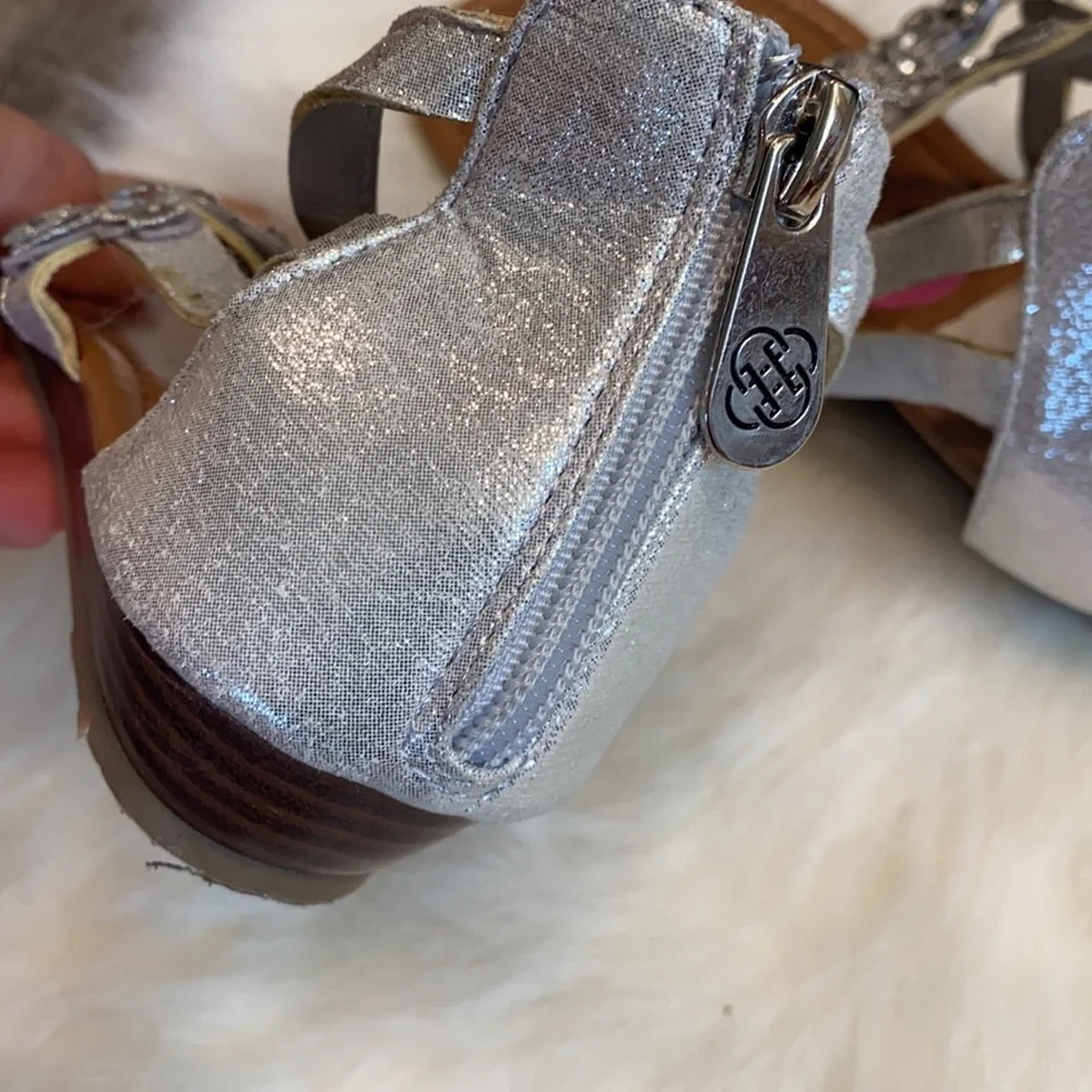 DAISY FUENTES Gilda sandals.